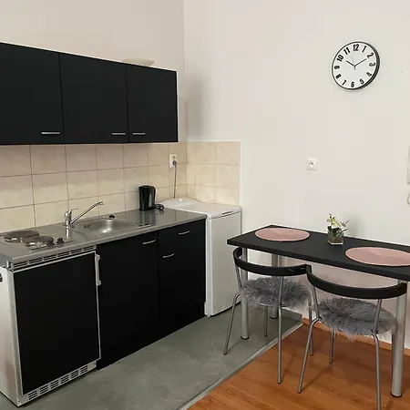 Apartment Garden Escape *